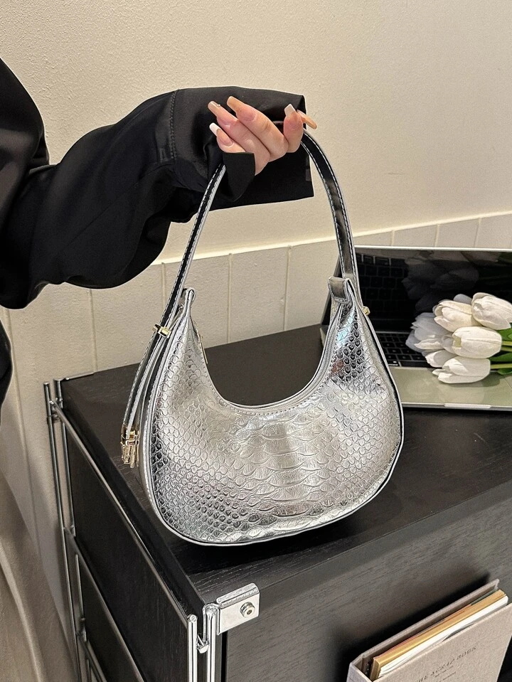 How to Wear a Hobo Bag: Tips for Effortless Style & Outfit Ideas